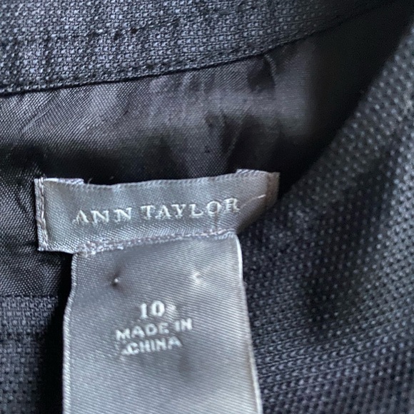 Cream and black dress. - Picture 5 of 6